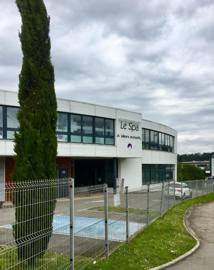 Appartement En Face Hopital Nord Saint-Priest-en-Jarez Exterior photo